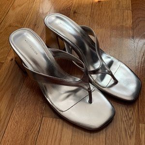 NWOT NEW 14th & Union Zeva Metallic Silver Thong Sandals Size 8.5
